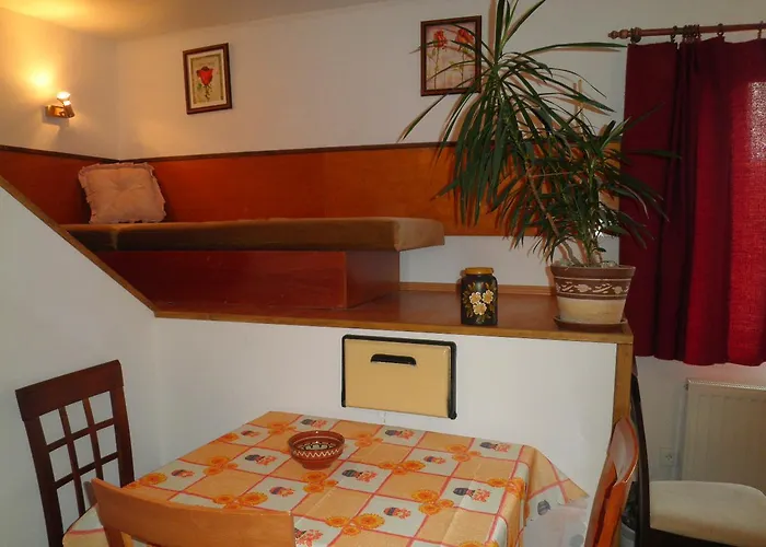 招待所 Hugo